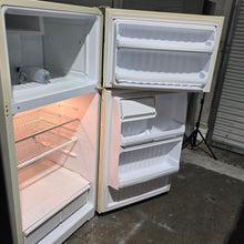 Load image into Gallery viewer, Hotpoint Almond Refrigerator 15cuft