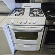 Cargar imagen en el visor de la galería, 24" White Hotpoint Free Standing Gas Range Stove Oven