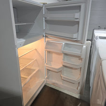 Load image into Gallery viewer, Whirlpool 21cuft Refrigerator White 33"