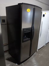 Cargar imagen en el visor de la galería, Refrigerador Kenmore de acero inoxidable de dos puertas
