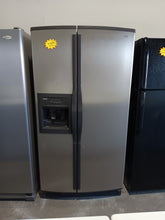 Cargar imagen en el visor de la galería, Refrigerador Kenmore de acero inoxidable de dos puertas
