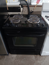 Cargar imagen en el visor de la galería, GE Black Slide-in Coil Stove Electric
