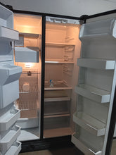 Cargar imagen en el visor de la galería, Kenmore Black Refrigerator

