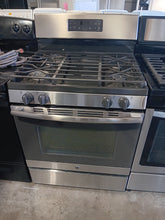 Cargar imagen en el visor de la galería, GE Stainless Steel Gas Range

