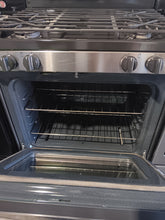 Cargar imagen en el visor de la galería, GE Stainless Steel Gas Range
