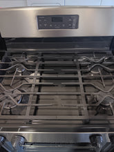 Cargar imagen en el visor de la galería, GE Stainless Steel Gas Range
