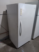 Cargar imagen en el visor de la galería, Frigidaire Upright Freezer 14cuft
