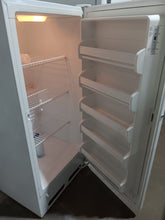 Cargar imagen en el visor de la galería, Frigidaire Upright Freezer 14cuft
