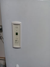 Cargar imagen en el visor de la galería, Frigidaire Upright Freezer 14cuft

