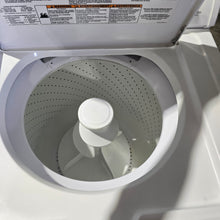 Cargar imagen en el visor de la galería, Whirlpool Washer and Dryer Set
