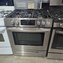 Cargar imagen en el visor de la galería, Frigidaire Stainless Steel Gas Slide In
