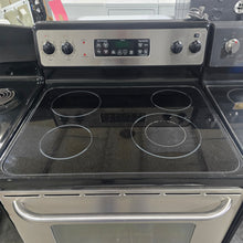 Cargar imagen en el visor de la galería, GE Glass Top Electric Stove
