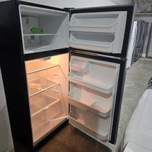 Cargar imagen en el visor de la galería, Frigidaire 18cuft Refrigerator Stainless Steel
