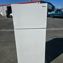 Cargar imagen en el visor de la galería, Amana by Whirlpool Garage Apartment Size Refrigerator
