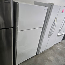 Cargar imagen en el visor de la galería, Amana by Whirlpool Garage Apartment Size Refrigerator
